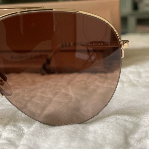 NEVER WORN - BURBERRY VINTAGE CHECK DETAIL PILOT SUNGLASSES - Picture 9 of 9